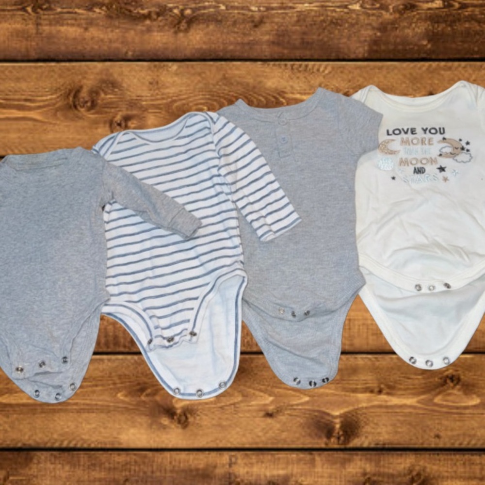 4 Pieces Of Onesis For Baby